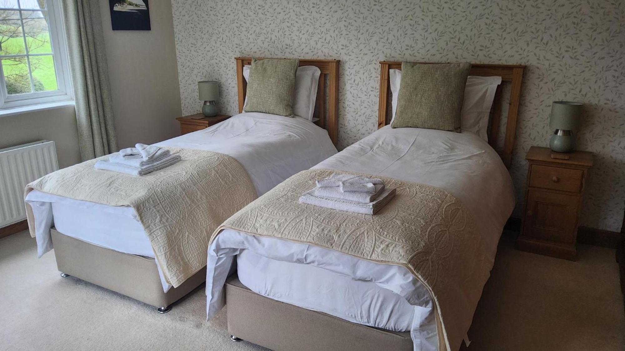 Ha'Penny Acre Bed and Breakfast Sherfield English Buitenkant foto