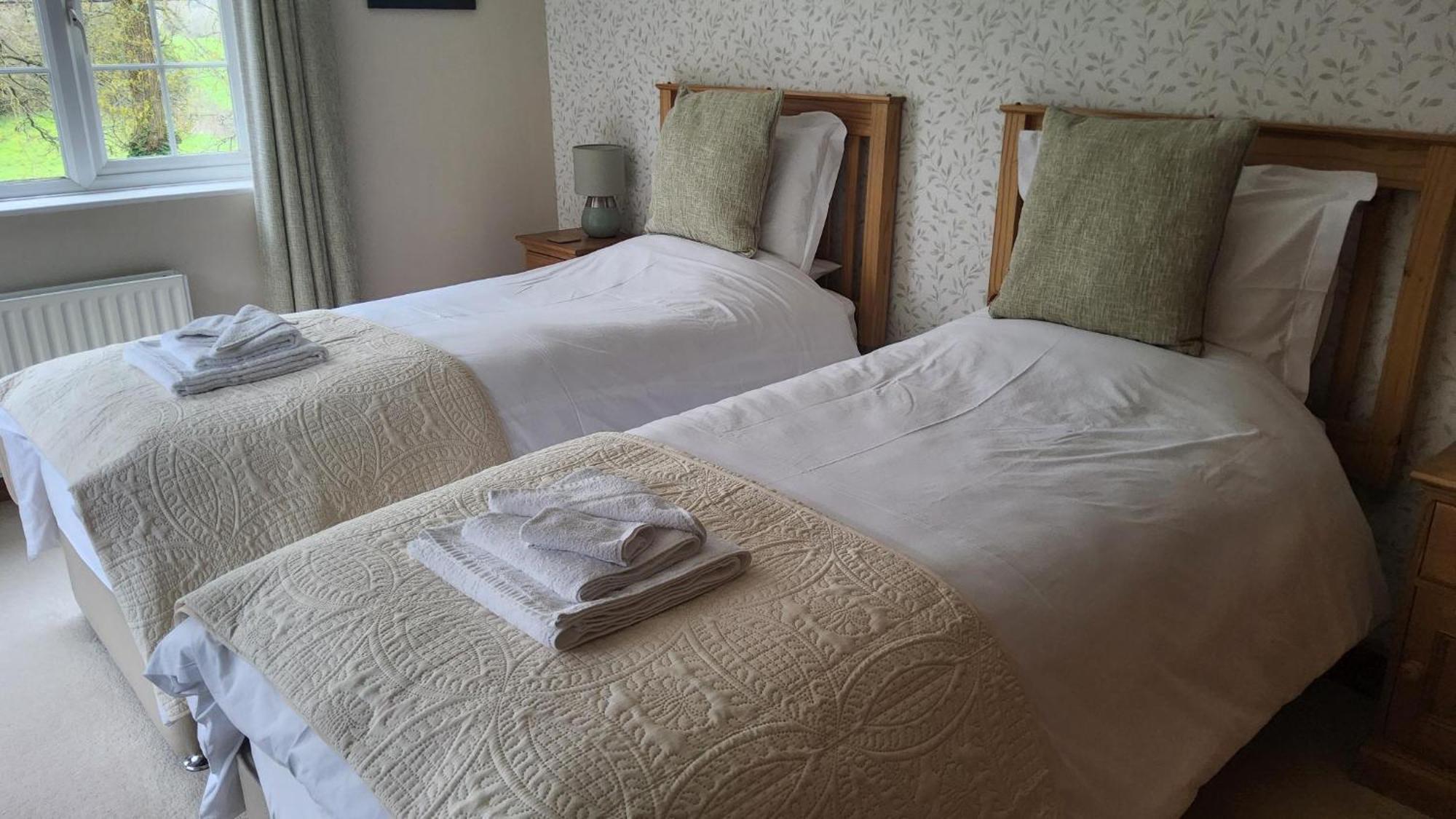 Ha'Penny Acre Bed and Breakfast Sherfield English Buitenkant foto