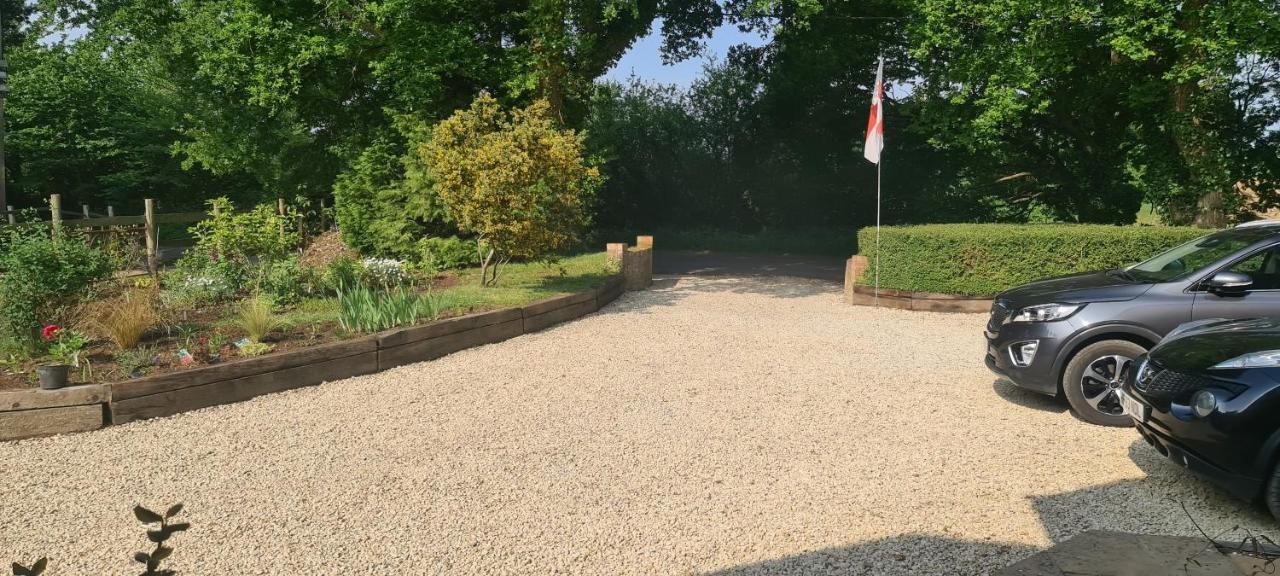 Ha'Penny Acre Bed and Breakfast Sherfield English Buitenkant foto