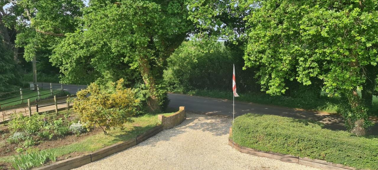 Ha'Penny Acre Bed and Breakfast Sherfield English Buitenkant foto