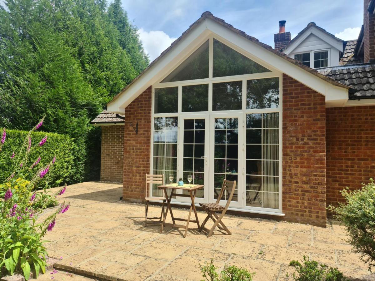 Ha'Penny Acre Bed and Breakfast Sherfield English Buitenkant foto