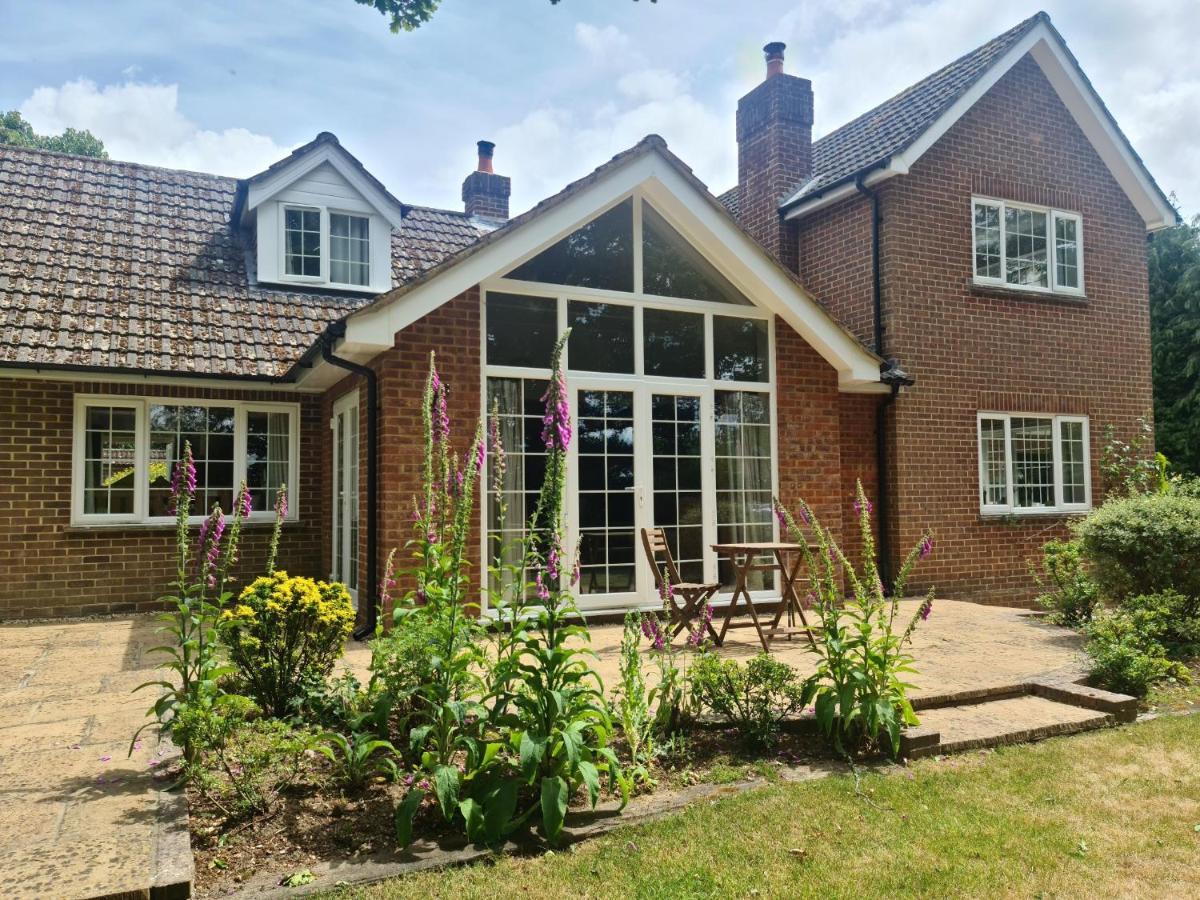 Ha'Penny Acre Bed and Breakfast Sherfield English Buitenkant foto
